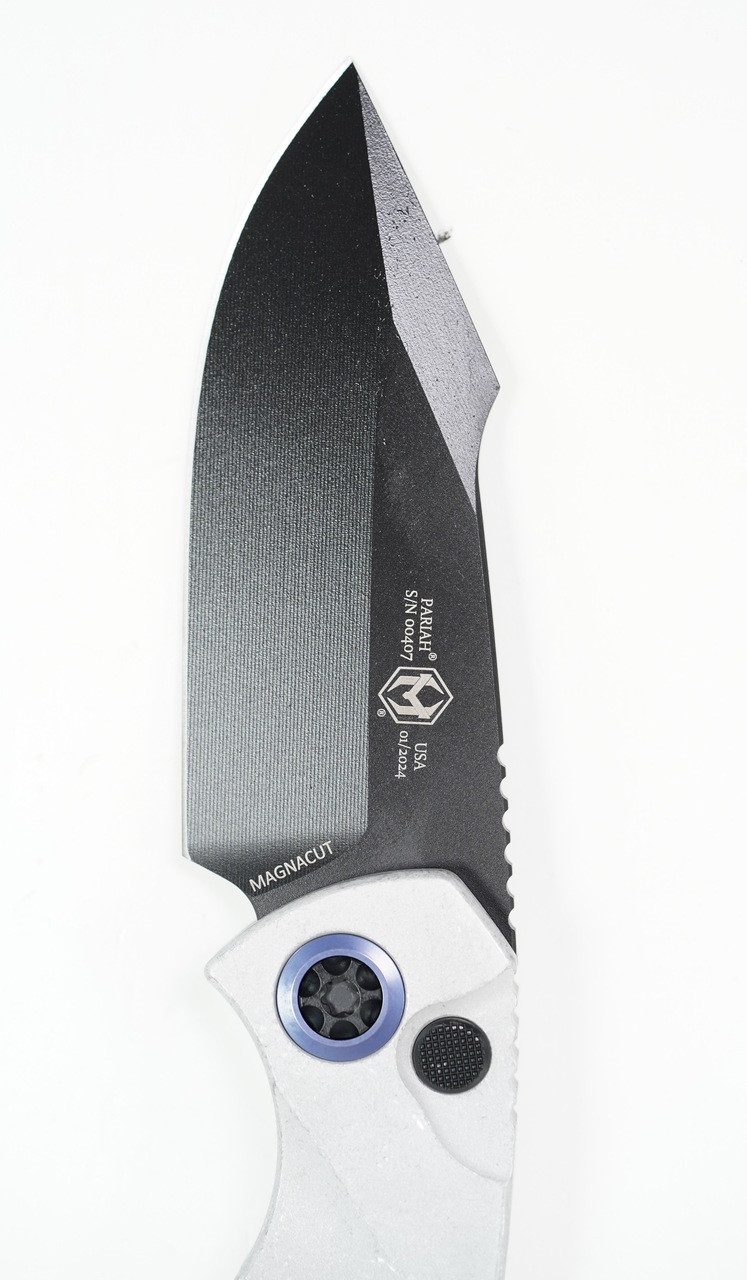 Heretic Knives Pariah Black Blade Blizzard Worn Chassis - Image 4